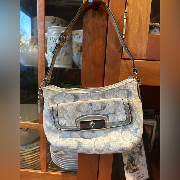 Coach signature small purse with strap. - Picture 2 of 4